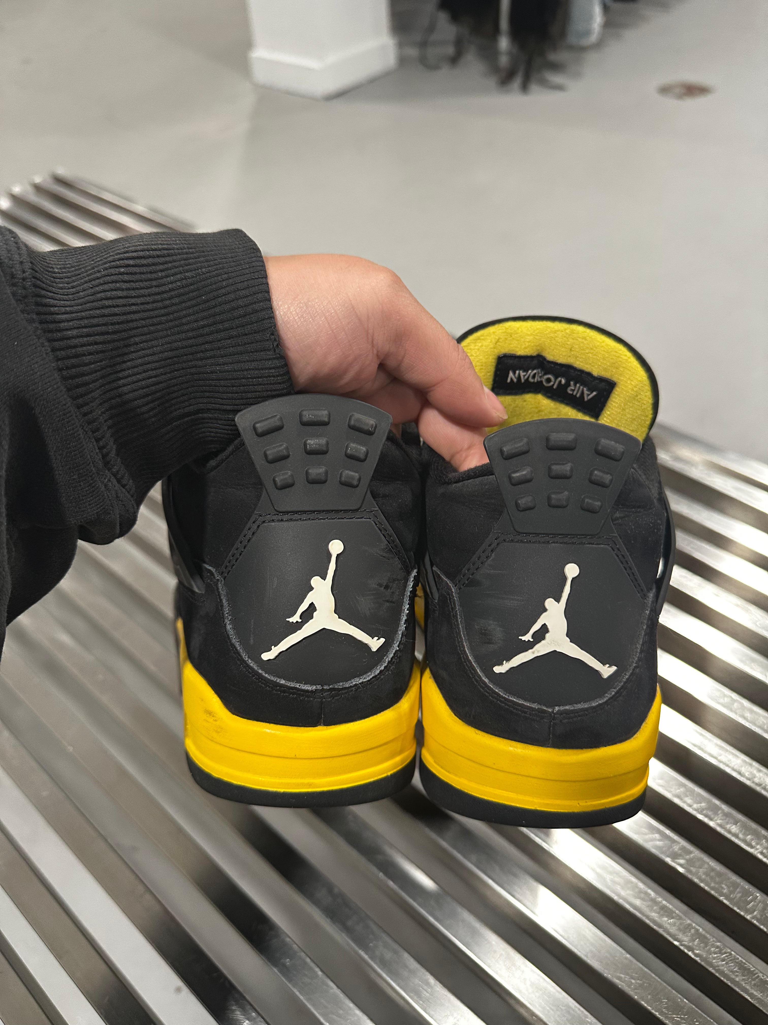 Air Jordan 4 Retro Thunder 2023 (USED NO BOX)